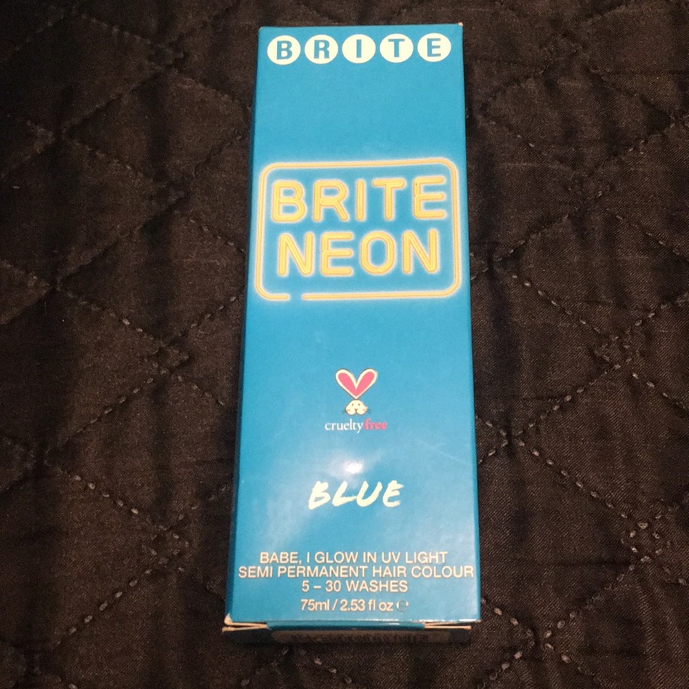 Brite neon blue *UV* glow semi permanent hair dye